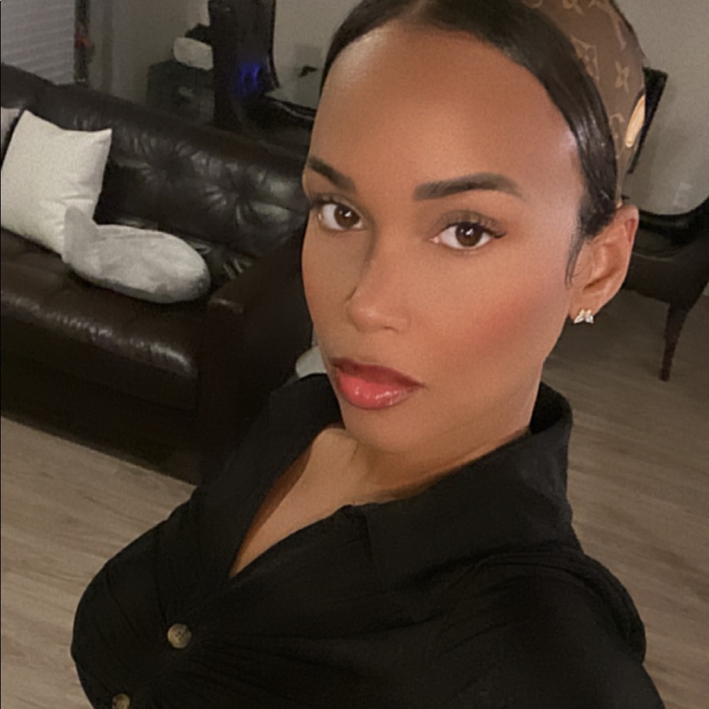 COPY - Meet your Posher, Denisse